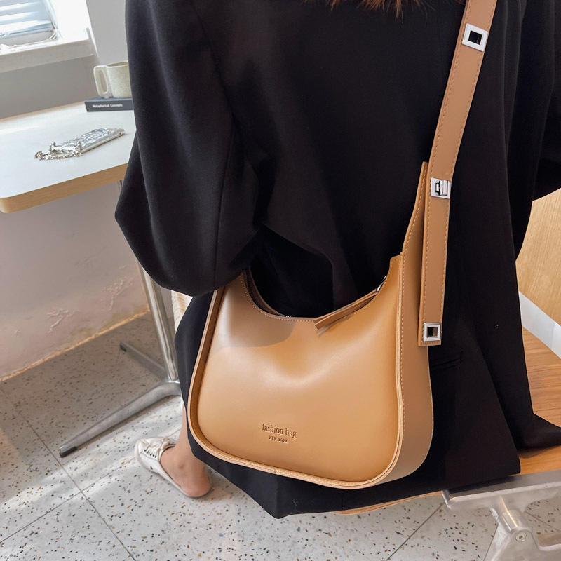 Borsa di alta qualità 2023 nuova borsa da donna versatile autunno e inverno borsa a tracolla singola moda internet spalla larga rossa_voghion.com