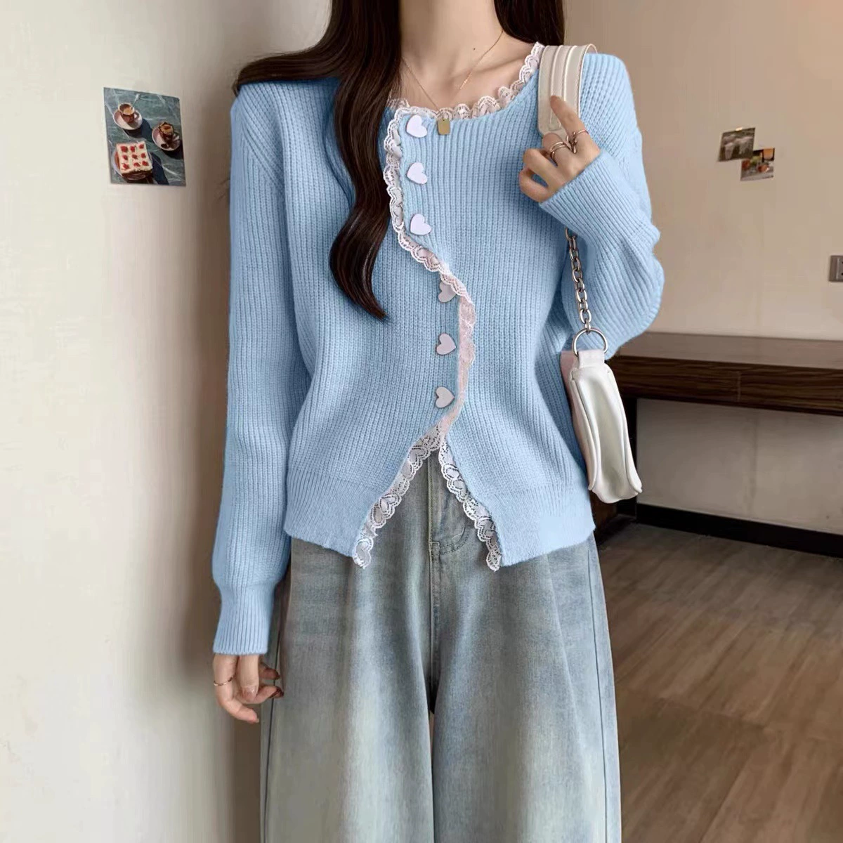 Little Xiangfeng кружевной свитер женская весна и осень 2024 новый стиль сшивания нерегулярный свободный вязаный кардиган с длинными рукавами