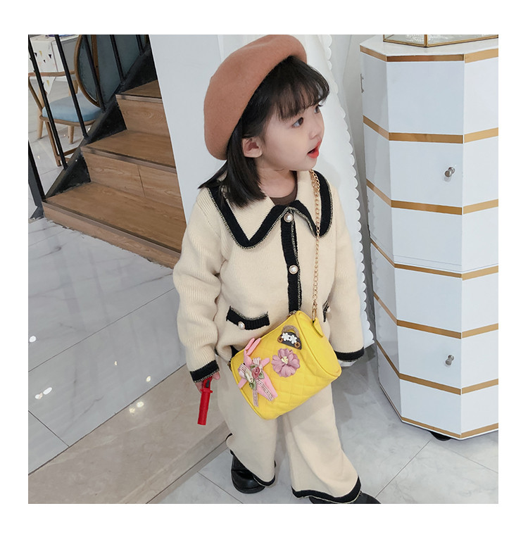 Fashion Rabbit Flower Decoration Children's Messenger Bag Wholesale Nihaojewelry display picture 1