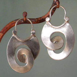 �羳�r�в����ׁ����Է�̖�������hŮʿ���s������ˇ�͹��Ɍ����