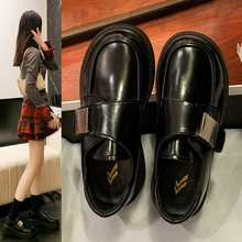 2025年断码春季新款魔术贴坡跟乐福鞋圆头高跟坡跟厚底耐穿女皮鞋