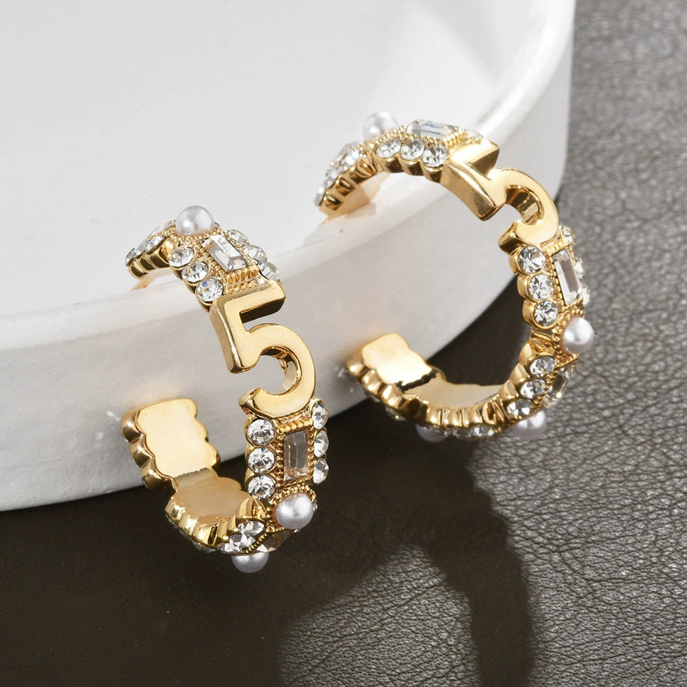 Модные универсальные серьги, стиль Chanel, стиль светлого люкса