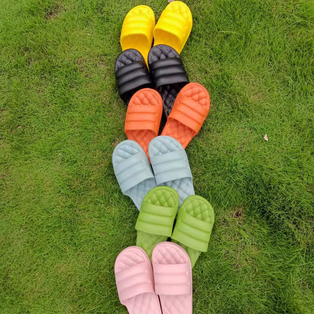 Мужские летние модные домашние тапочки с мягкой подошвой, на которых чувствуется ощущение, будто шагаешь по калу, нескользящие, дышащие и прохладные, подходят для носки на улице, женские плоские сандалии.