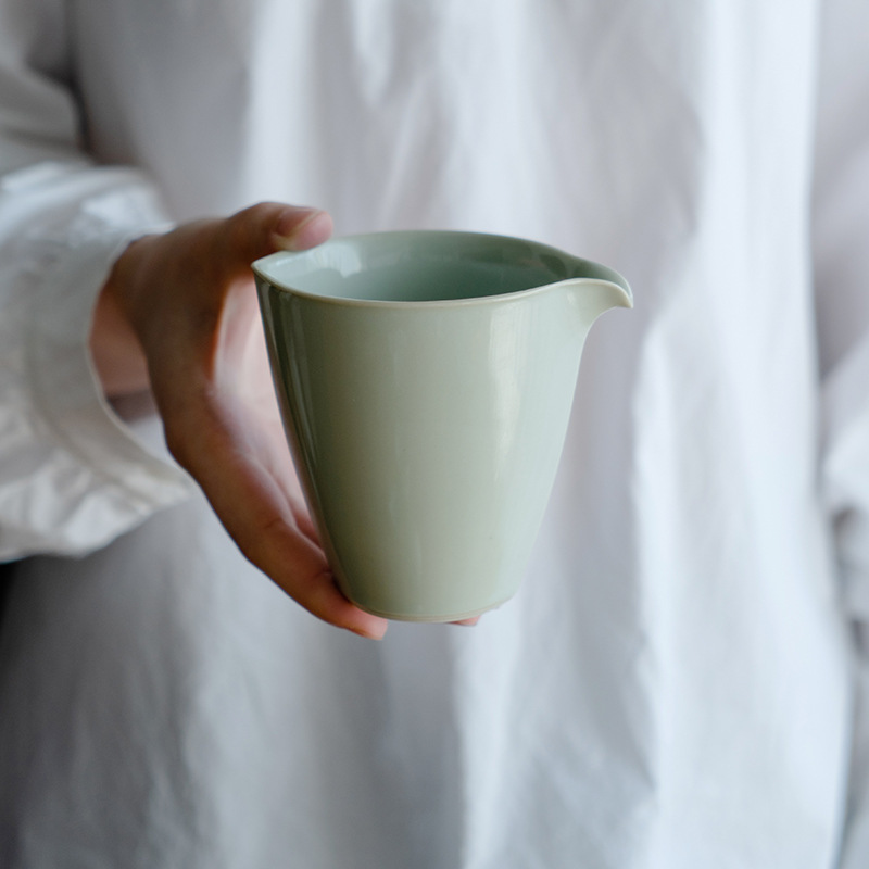 Exhibition Porcelain Song Qing Glaze Water Drop Fair Cup Kung Fu Tea Set Handmade Embossed Ceramic Tea Sea Retro Tea Splitter Not Hot Exhibition Porcelain Song Qing Glaze Water Drop Fair Cup Kung Fu Tea Set Handmade Embossed Ceramic Tea Sea Retro Tea Splitter Not Hot