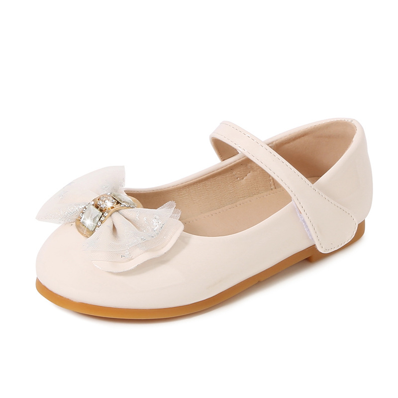 Zapatos de cuero negro para niñas 2024 primavera nuevos zapatos de princesa para niños medianos y grandes zapatos de rendimiento de moda para niños zapatos de estudiante para niñas bebés