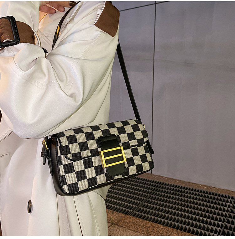 Autumn And Winter Niche Checkerboard Messenger Bag Fashion Small Square Bag display picture 6