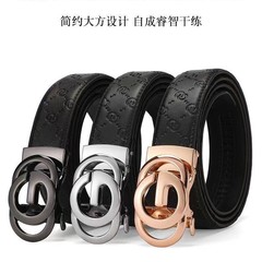 ベルトの男性の本革のエンボスの柔らかい皮のベルトの透かし彫りの自動ボタンの簡単なカジュアルな組み合わせのズボンのベルトの現物の卸売り