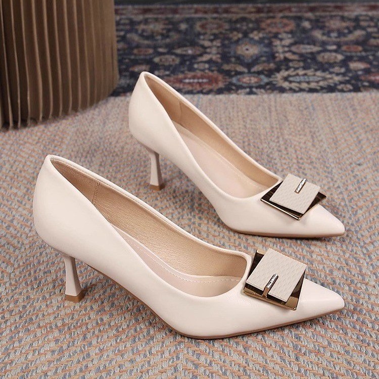 2026 nuevos zapatos de tacones altos de hebilla cuadrada temperamento de tacones delgados no cansados zapatos de pie de punta de mujer zapatos de trabajo de banquete de lujo ligero francés