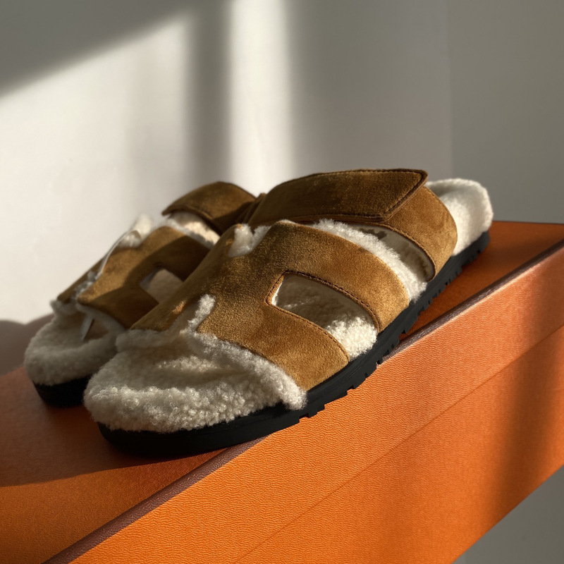 Lamb Wool Slippers with Velcro for Outdoor Wear, Versatile Autumn and Winter New 2025 Retro Women's Slippers