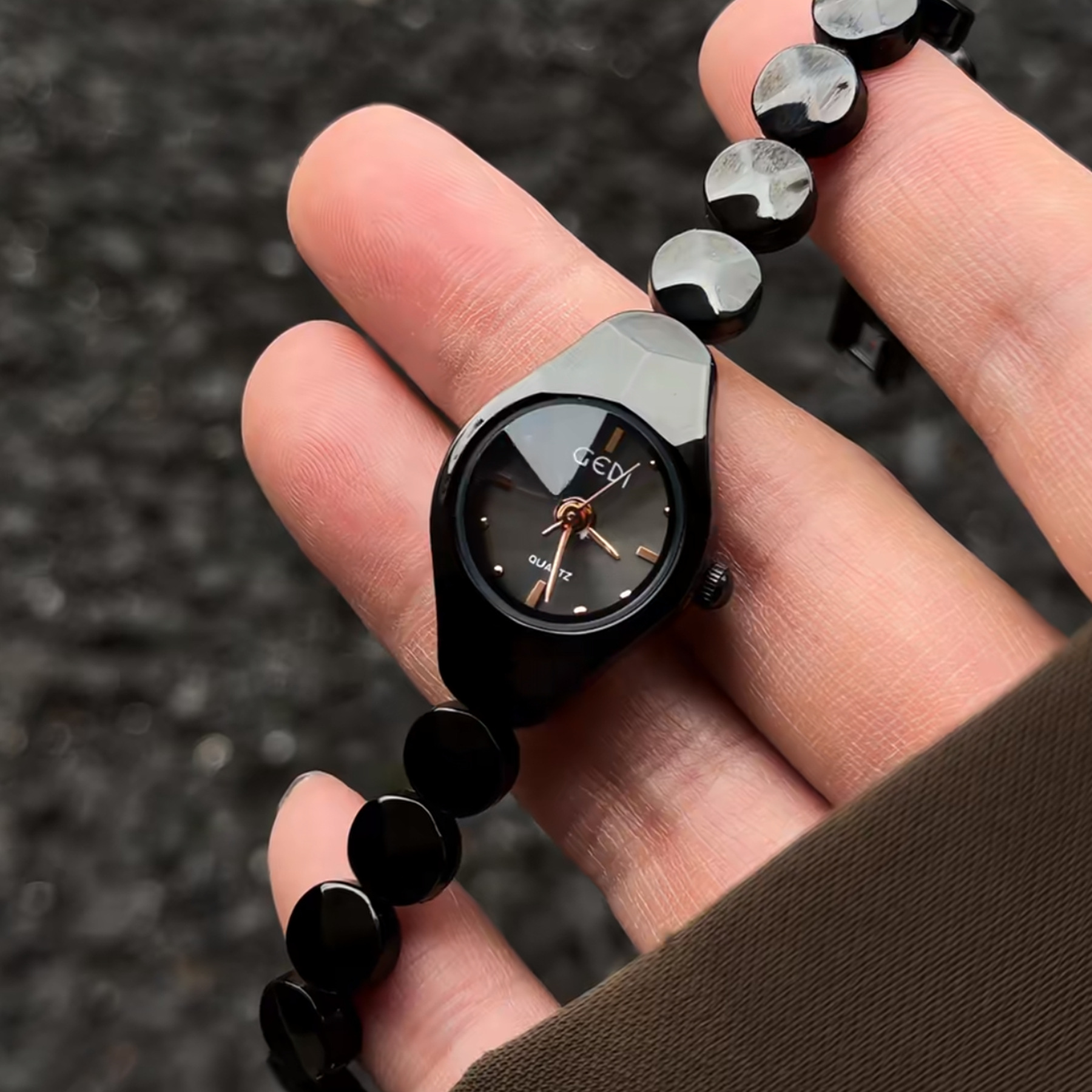 Goldie Popular Bracelet Niche Design High-End Black Cool and Handsome Quartz Watch Small and Exquisite Women's Watch 11001