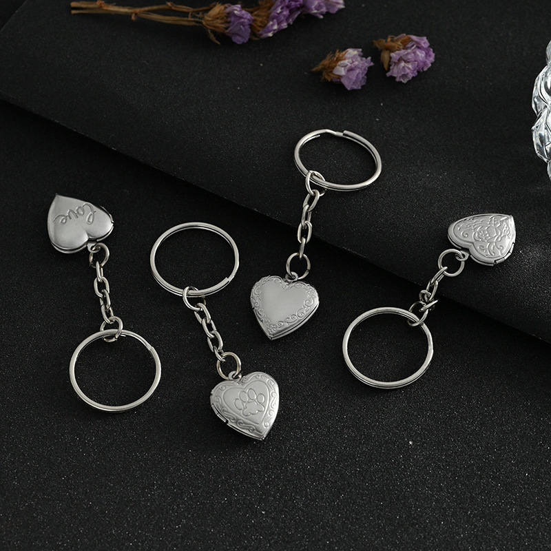 Retro Pattern Personalized Openable Stereo Heart-Shaped Photo Box Pendant Can Hold Photos Couple Gift Oval Photo Box Retro Pattern Personalized Openable Stereo Heart-Shaped Photo Box Pendant Can Hold Photos Couple Gift Oval Photo Box