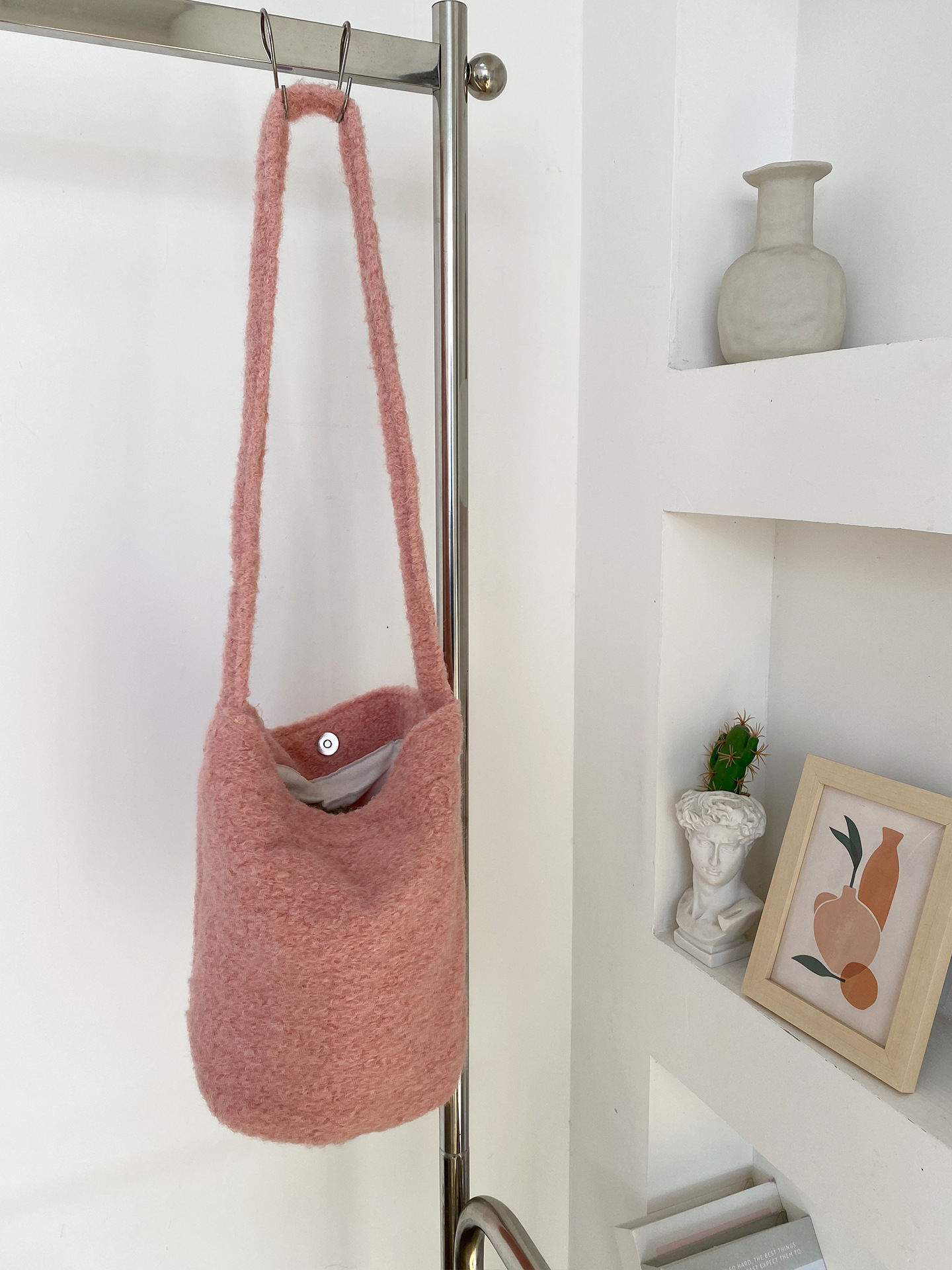 Otoño y invierno bolsas de balde de peluche suaves retrógradas versátiles bolsas de hombro coreanas simples de alta calidad de gran capacidad bolsas de hombro mujeres