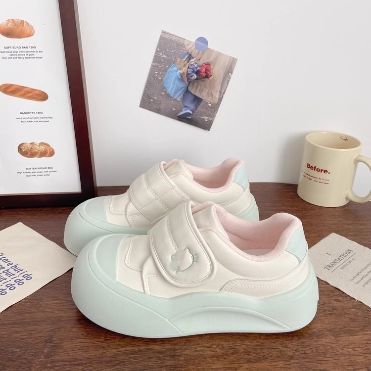Hermosos zapatos blancos de fondo grueso para estudiantes de niñas 2026 primavera y verano nuevos zapatos de pan de velcro con faldas image 8
