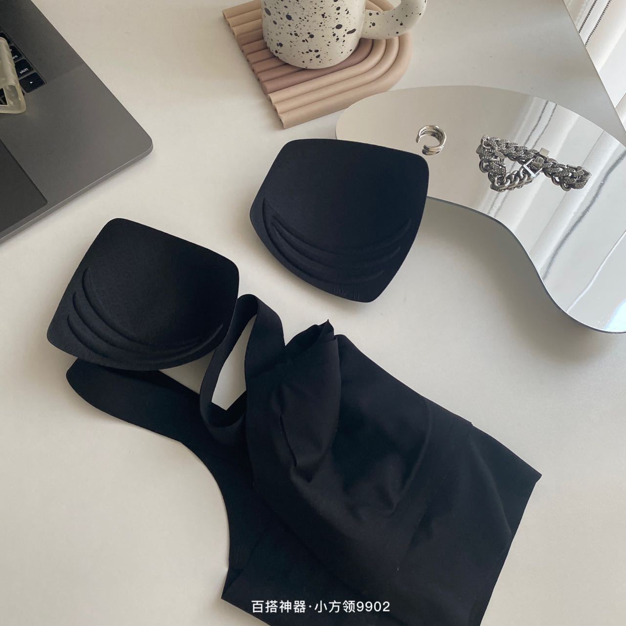 미니멀리스트 블랙