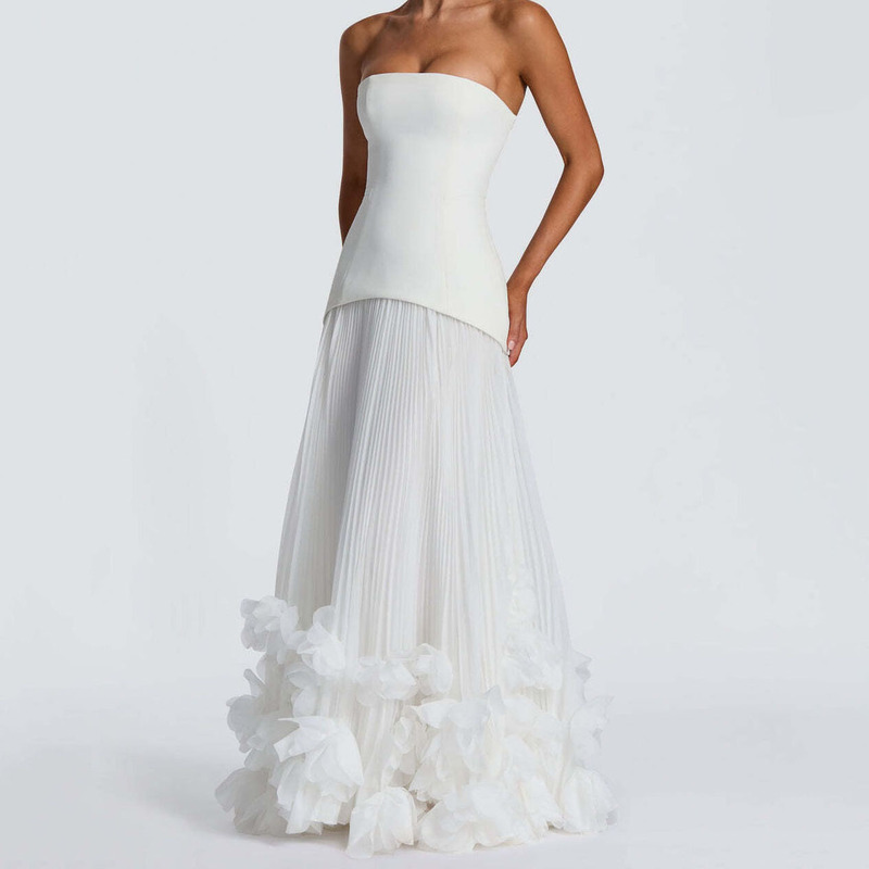 European and American Style Strapless Tube Top Waist-Cinching Dress with Pleated Tulle, 3D Floral Embellishments, and a Long Train for Evening Events