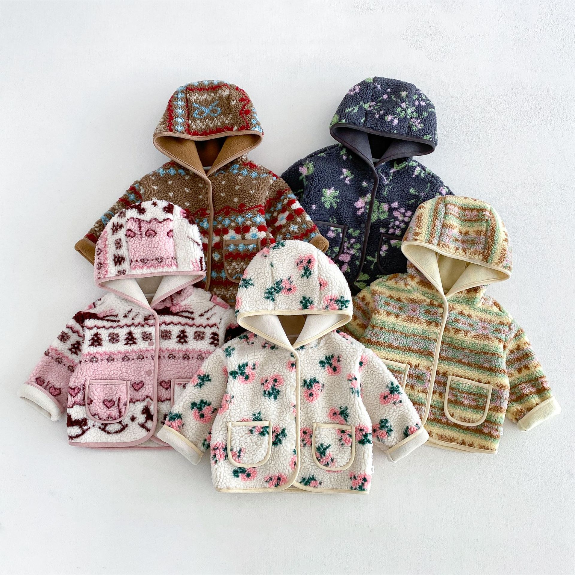 Girls' lamb wool retro jacket 2026 new winter baby floral fleece thickened top zdw6505