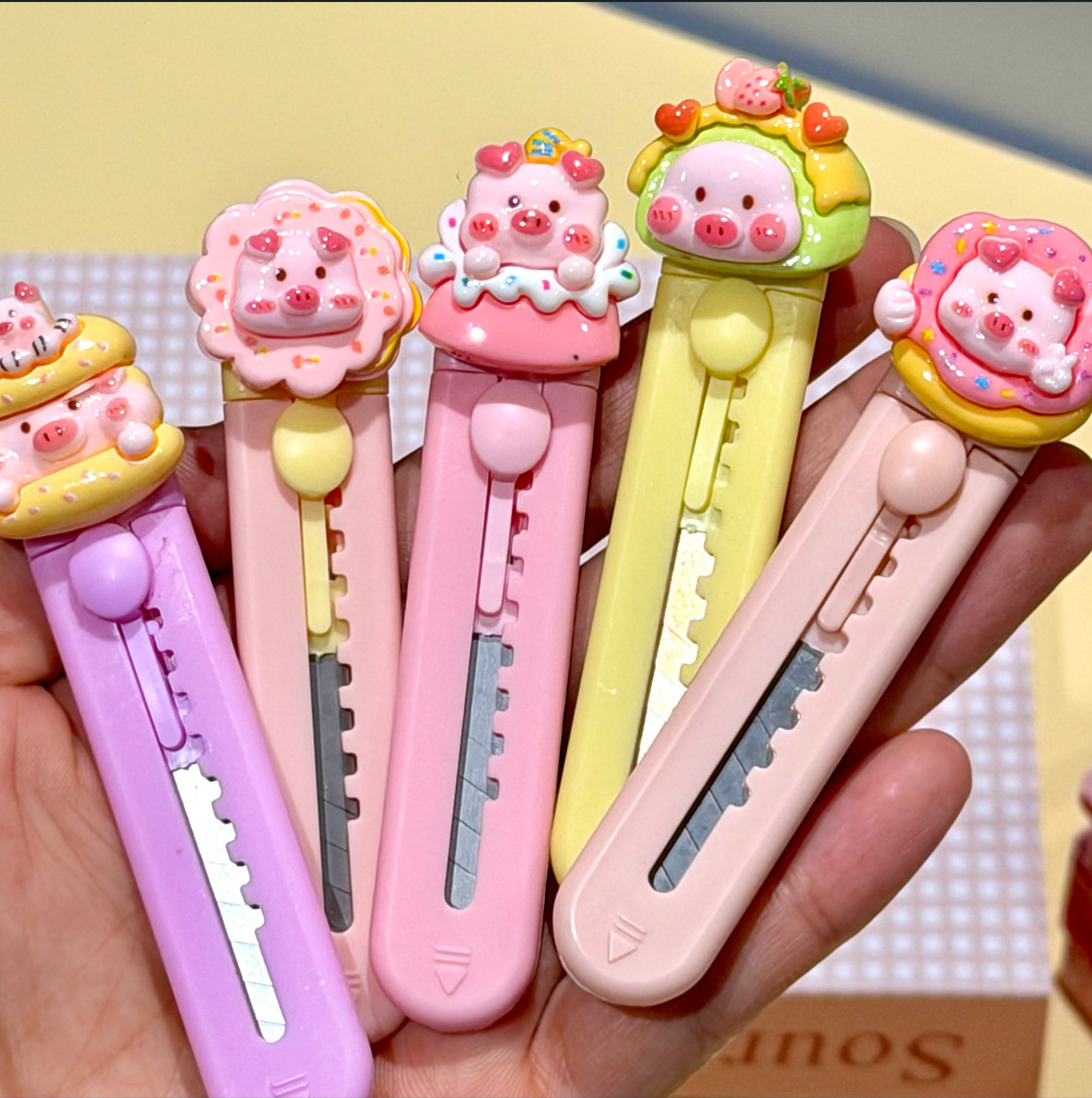 Cuchillo de resina de cerdo en polvo pequeño mini empuje cuchillo de papel pintado cuchillo de entrega rápida cuchillo de corte DIY para estudiantes