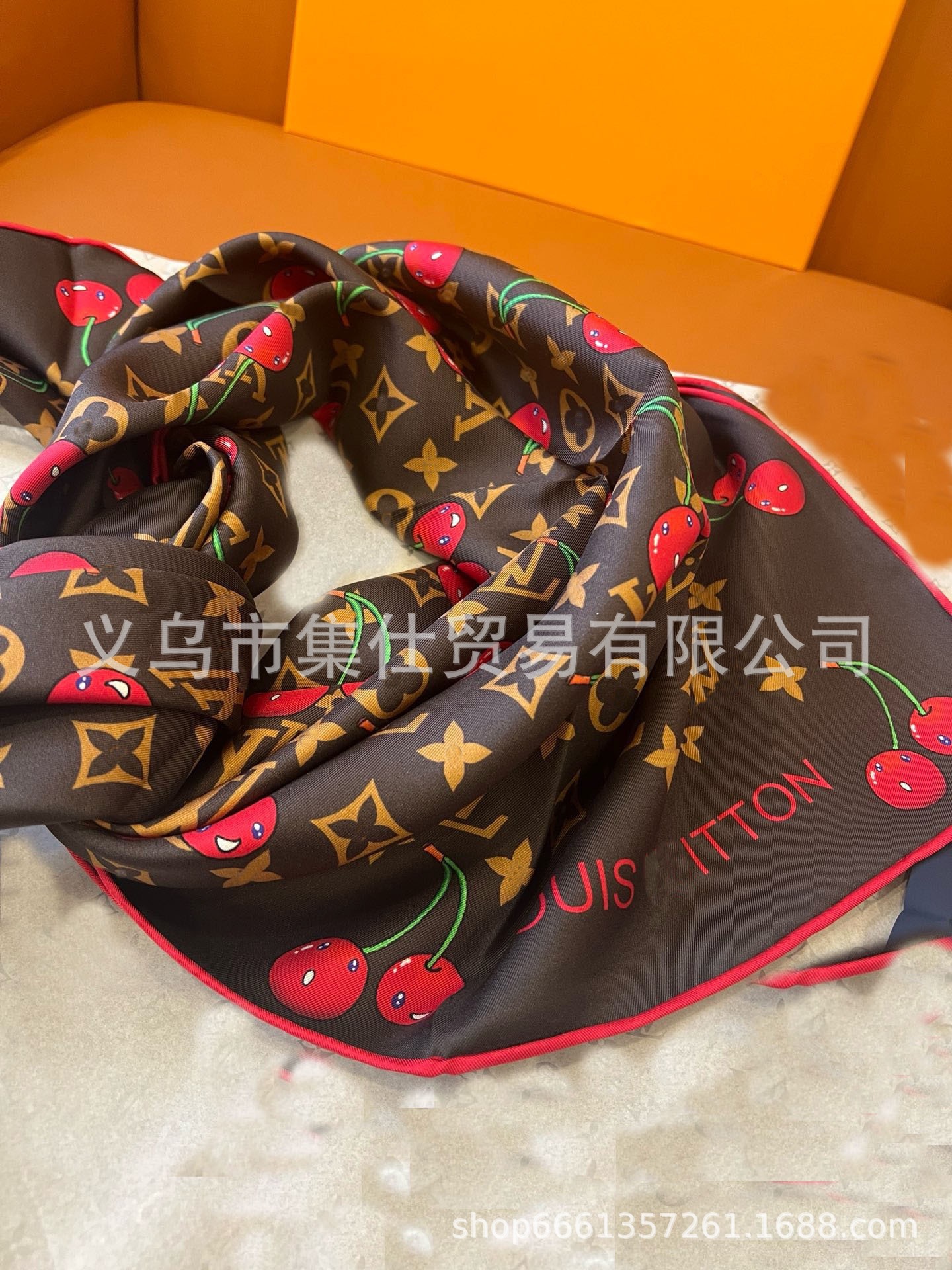 咖啡色樱桃方巾