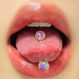 耳廓、耳扩;舌饰