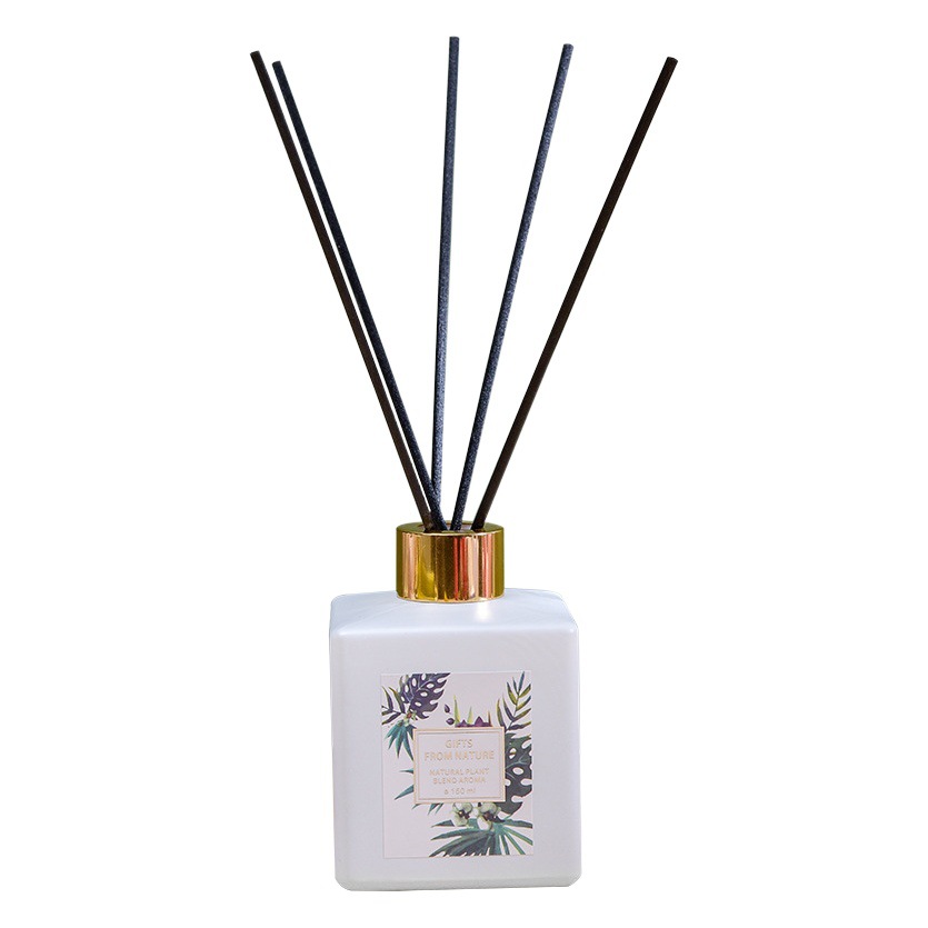 Venta al por mayor libre de fuego aromaterapia aceite esencial líquido volátil traje dormitorio aseo aromaterapia adornos desodorante ambientador