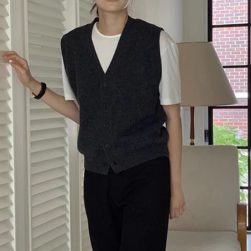 Elegant Layered Wool Vest for Women, Autumn and Winter V-Neck Cardigan, Loose Sleeveless Knitted Wool Sweater