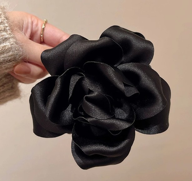 Black crab pin, flowered