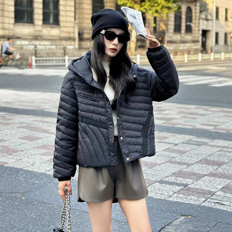 轻薄款连帽羽绒服女2025冬季新款时尚设计感绗线休闲白鸭绒面包服|undefined