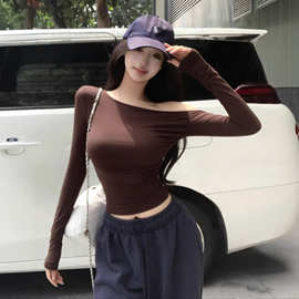 TZ7270纯欲风辣妹斜肩咖色长袖针织衫女新款修身显瘦打底内搭上衣