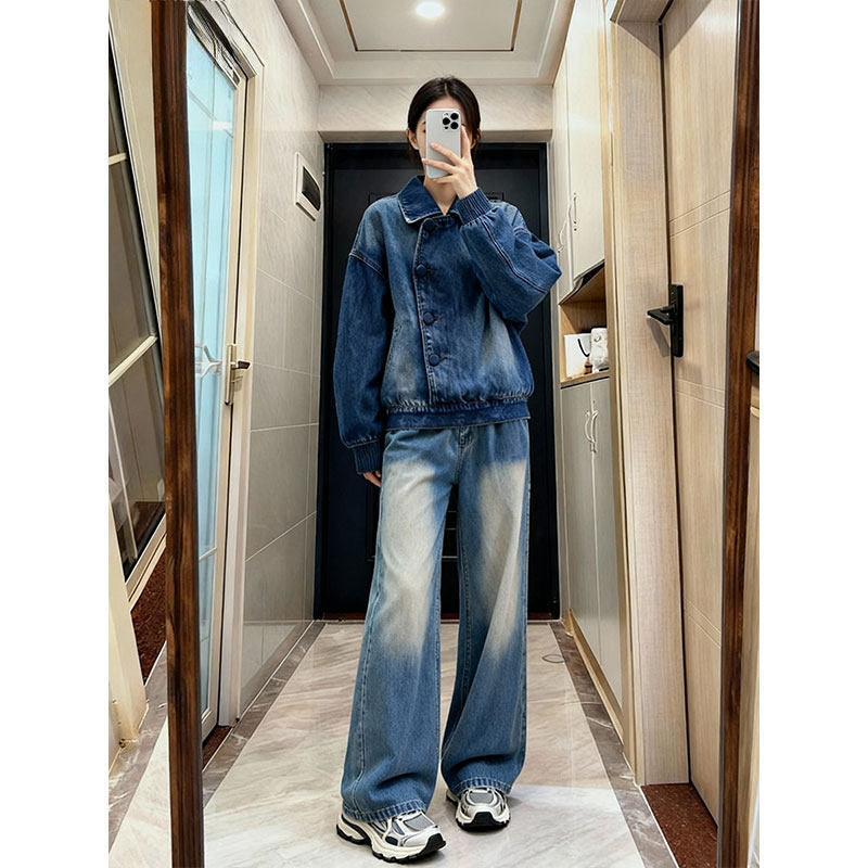 Dark blue retro-chic denim jacket with a lapel collar, new spring 2026 style, fashionable, loose, and casual.
