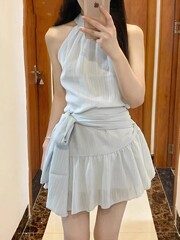 フランスのユニークな美しい首の袖のないワンピースのアンドロメダのリゾート風の気質は腰の小さいa字のスカートを収めます。