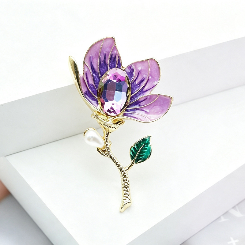 Creative and versatile new Chinese-style enamel brooch with crystal flower design, a fresh accessory for autumn and winter fashion