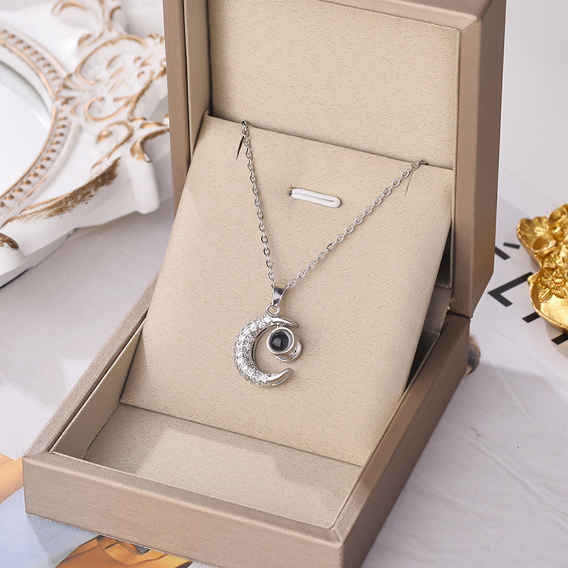 Collar de acero de titanio para mujeres simple y versátil estilo ligero de lujo nicho diseño de alta calidad no decoloración joyería de cadena de clavícula al por mayor
