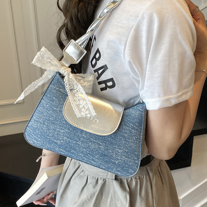 크로스보더 여성용 가방 2025 신형 숄더 크로스백 인터넷 연예인 한국판 동전 지갑 외국 스타일 실크 스카프 대비 색상 겨드랑이 가방 트렌디