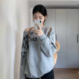 美式复古灰色字母圆领卫衣女夏季2024新款感宽松露肩潮牌上衣