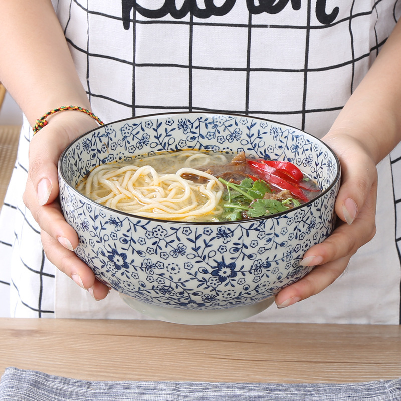 日本式の青花磁器のラーメンの碗の陶磁器の碗のスープの碗の日本式の釉薬の下で彩りの食器の大きい碗の家庭用サラダの碗の卸売り|undefined