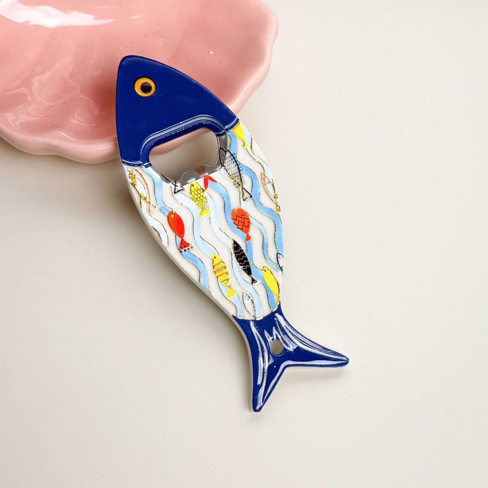 Nuevo pez transfronterizo abrebotellas pegatinas de refrigerador material melamina en relieve textura tecnología de estampado estereoscópico fuerte pegatinas de refrigerador