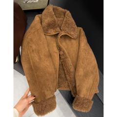 スエードの毛皮は一体的に羊の小毛の綿服をめくって、女性の冬の新型の保温とベルベットの両面に厚いコートを着ます。