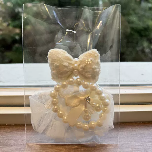 White necklace with bow from pearl, chain, set