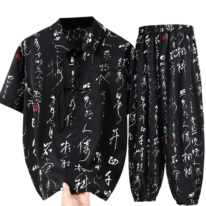 Lichtgewicht herenset in Chinese stijl, bestaande uit een overhemd en een broek – ademend polyester met kalligrafieprint (maten 4XL-10XL, grijs/zwart)_voghion.com