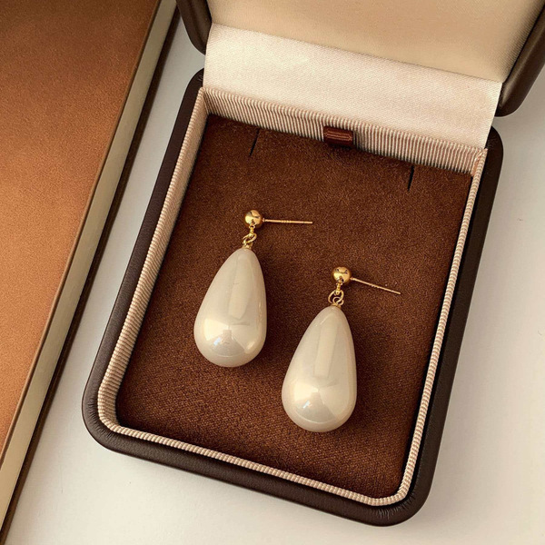 Retro universal elegant earrings drop-shaped from pearl