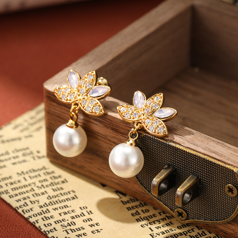 French Retro Zirconium Flower Pearl Earrings Tassel Earrings High-end Light Luxury Fashion Niche Autumn and Winter Earrings for Women