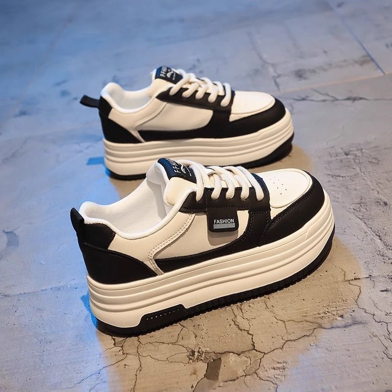 Zapatos blancos de todo fósforo de suela gruesa para mujer 2025 nuevos zapatos de panda blancos y negros ligeros de primavera