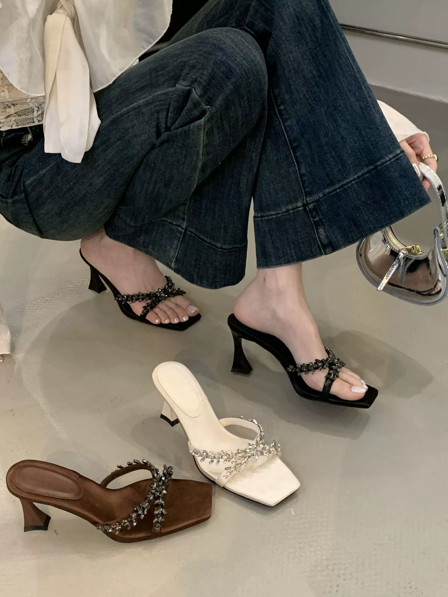 2025 Весна Лето Европа и США Шоу Туфли на высоком каблуке Роскошные атласные сандалии со стразом