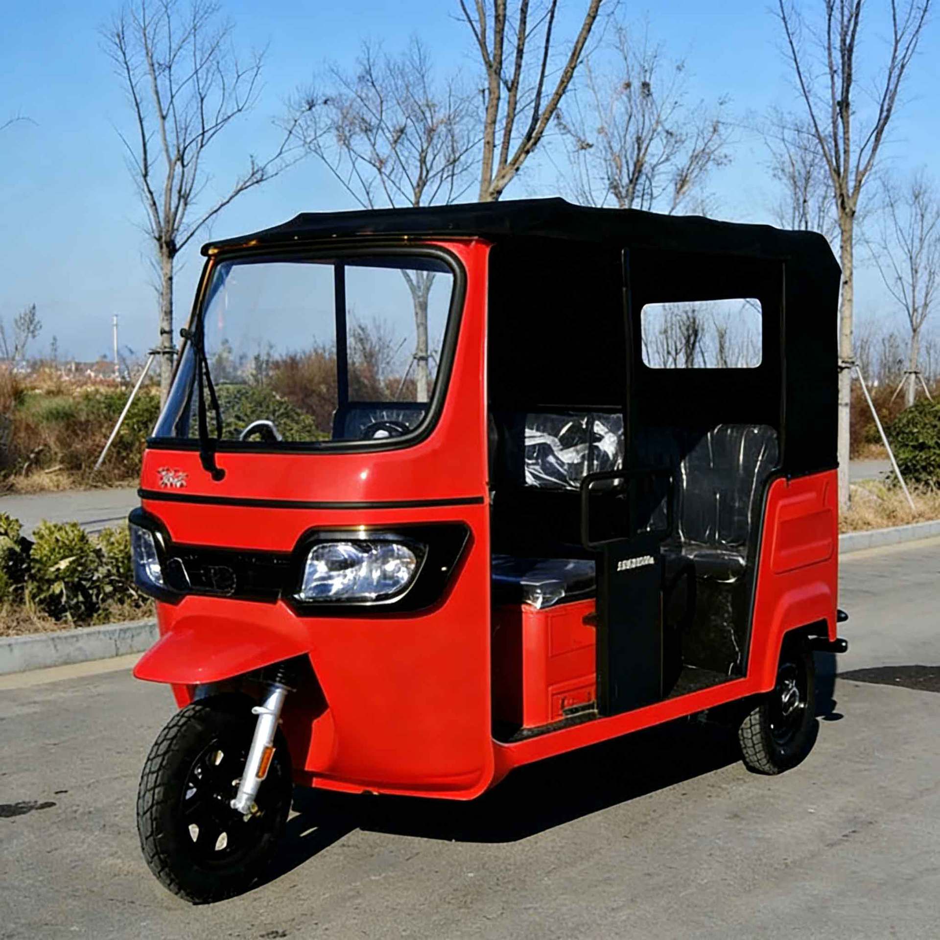New model of covered fuel-powered three-wheeled passenger vehicle for cross-border export, tuktuk exclusively for taxi operation in Southeast Asia