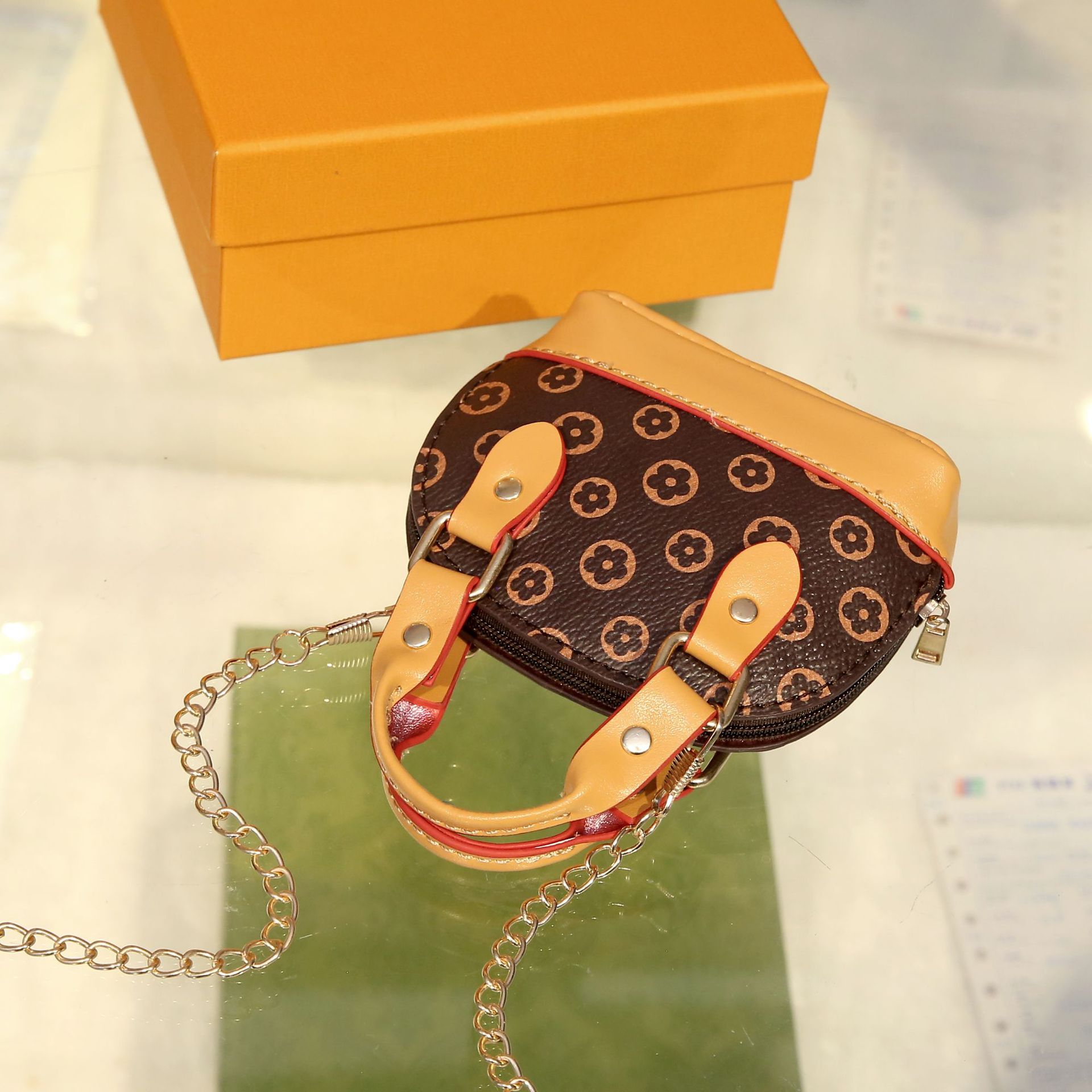 Moda explosiva, lujo ligero, retro, mini bolso pequeño, sentido de alta gama, presbiterio, temperamento de nicho, monedero diagonal portátil