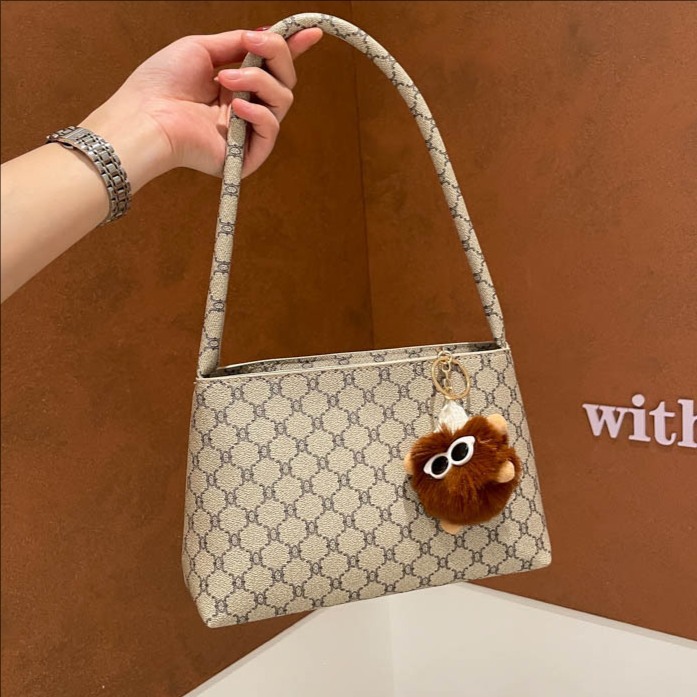 Fashionable Commuting Retro 2026 Summer New Pendant Casual Simple Large Capacity Handheld Shoulder Small Square Bag_voghion.com