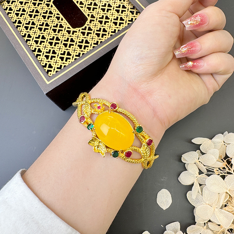 Brazalete de piedra multicolor de oro de Vietnam mujer abertura de moda universal diseño de envoltura sensación Yiwu accesorios al por mayor transfronterizos