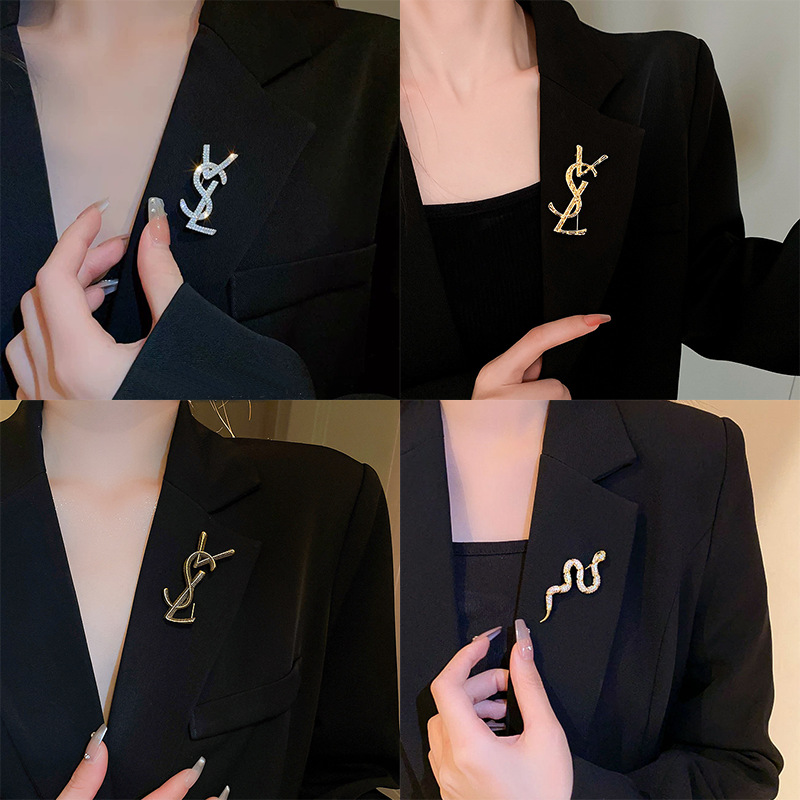 Gymnus Super Flash Letter Brooch Women's Korean Style Cyber Celebrity Style Personality Corsage Fashion Elegant Necklace Light Luxury High-end Sense