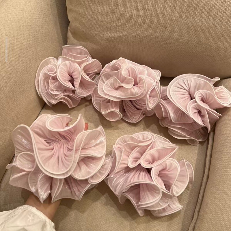 Gentle and Beautiful Flowing Silk Hair Tie with a Flower Bud Design, Ultra-Fairy-Like, High-End, Versatile Bun Hair Tie, New Style