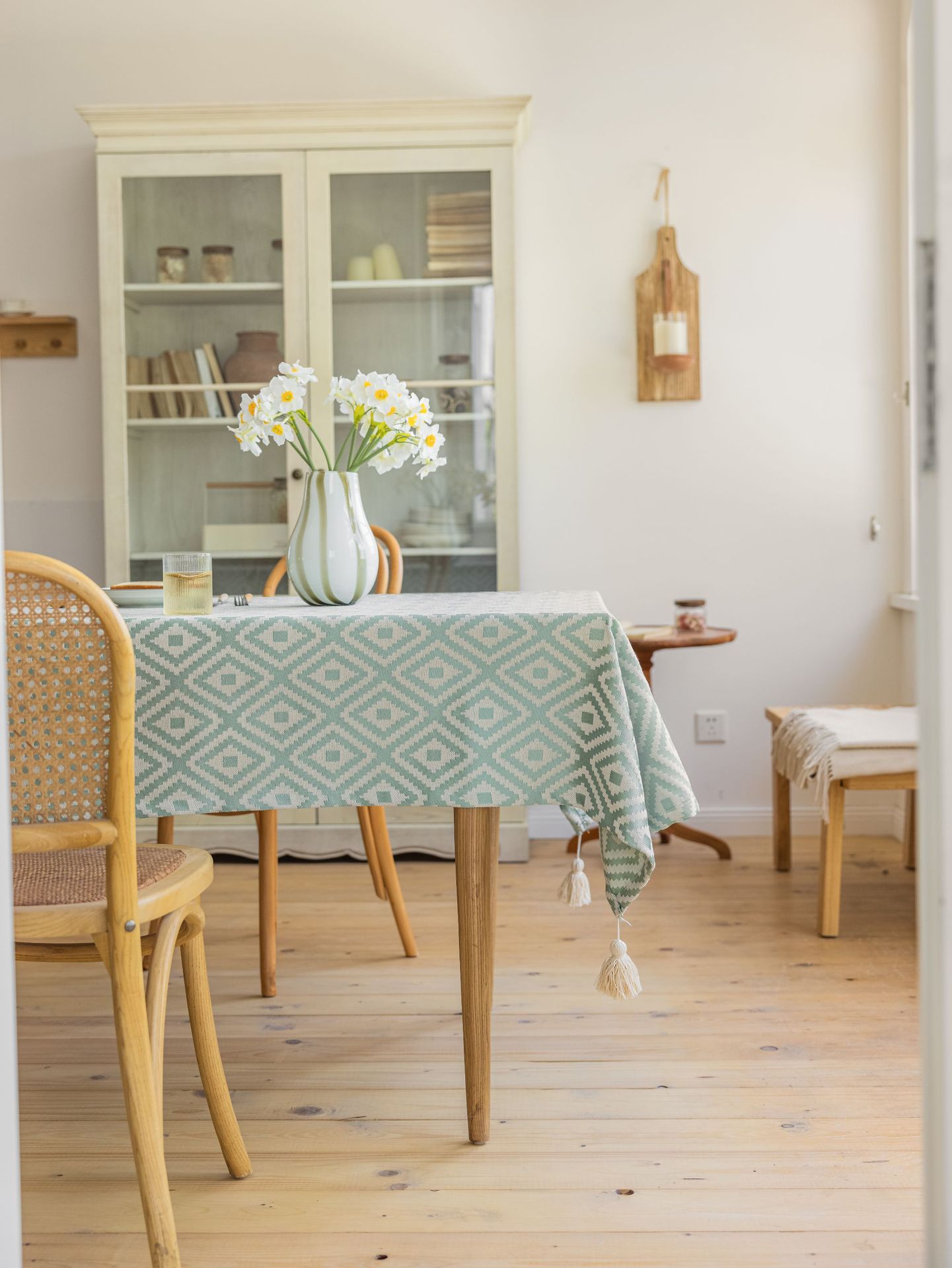 绿色小菱形 四个白流苏